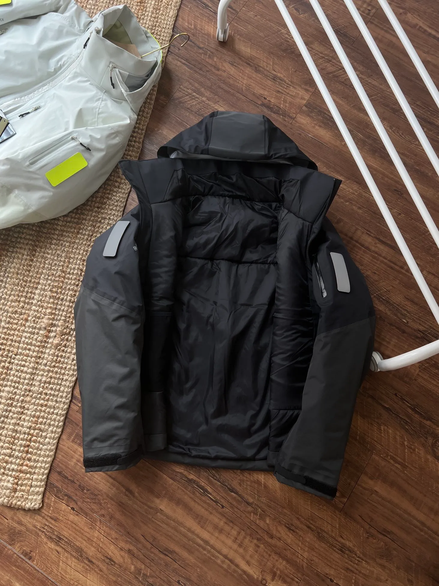 【Hot Sale 】 Arctervx SYSTEMA Series Axis Insulated，Jacket ， Same Style 💥 ， Wear-Resistant ，Breathable ~ ， Breathable ， Breathable ， ， Velcro® ，3L GORE TEX Cknit 40d，gsm e PTFE ， 100% ，20d ， DWR 40gsm，TPU Coreloft TM Continuous 65 (65g/m 2) ， Arc teryx ，Sto WHOOd TM ， ， SIZE：S M L XL XXL Size S 118 66 160~165 90~120 M 122 68 165~170 130~145 L 126 71 170~175 150~155 XL 130 74 175~180 160～165 XXL 132 76 180~185 170～190